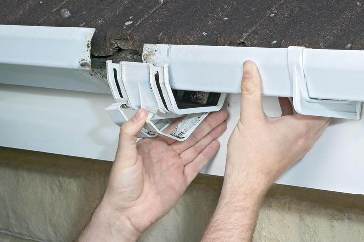 clogged gutter cleaning and repair in Elkhart IN
